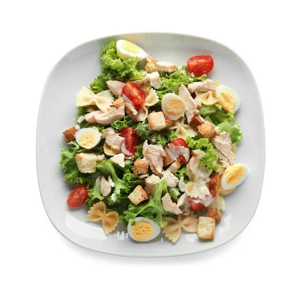 Leckerer Caesar Salat Mit Pasta Auf Weißem Hintergrund — Stockfoto