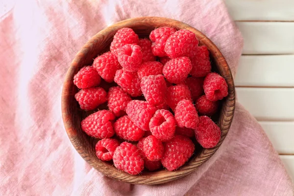 Deliciosas Framboesas Maduras Frescas Tigela Mesa — Fotografia de Stock