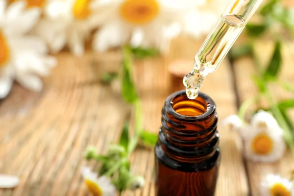 Chamomile Essential Oil Dripping Pipette Bottle Closeup — Stock Photo, Image