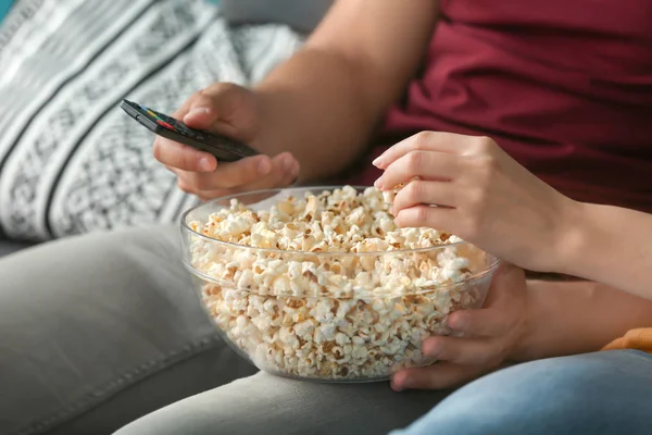 Young Couple Eating Popcorn While Watching Home Closeup — Stock Photo, Image