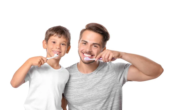 Małego Chłopca Jego Ojca Szczotkowanie Zębów Białym Tle — Zdjęcie stockowe