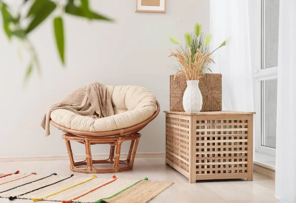 Intérieur Moderne Chambre Avec Fauteuil Confortable Près Mur Lumière — Photo