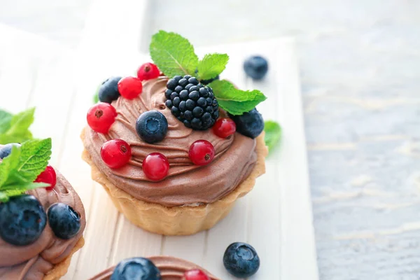 Tasty Tartlets Chocolate Cream Berries White Board — Stock Photo, Image