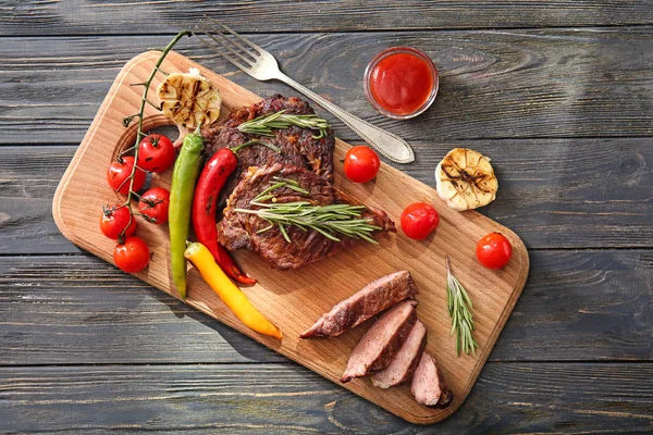 Board Tasty Cut Grilled Meat Vegetables Herbs Wooden Table — Stock Photo, Image