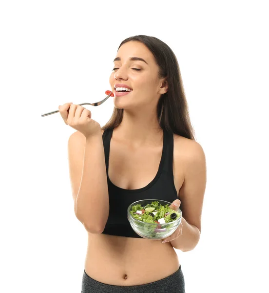 Jovem Mulher Esportiva Comendo Salada Legumes Frescos Fundo Branco — Fotografia de Stock