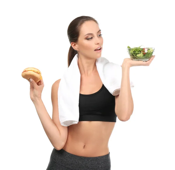 Joven Mujer Deportiva Con Ensalada Verduras Frescas Hamburguesa Sobre Fondo — Foto de Stock