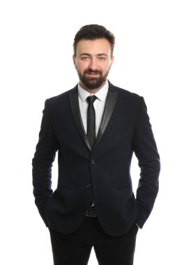 beyaz zemin üzerine yakışıklı işadamı