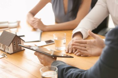 Emlakçı Office müşterileri ile çalışma