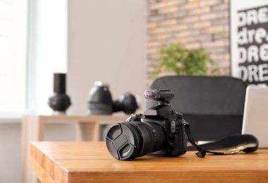 Tablo fotoğraf stüdyosu profesyonel fotoğraf makinesi