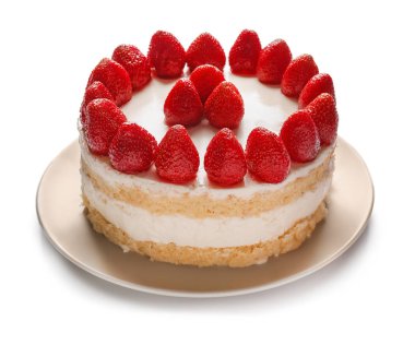 Beyaz arka plan üzerinde çilek ile lezzetli pasta