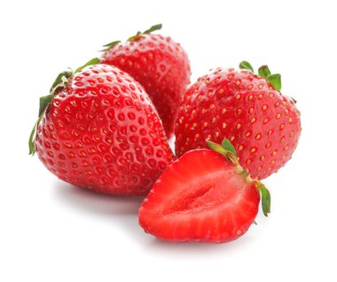 Beyaz arka plan üzerinde tatlı olgun çilek