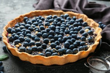 Lezzetli kek, krepteki masada, portre