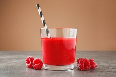 Masada lezzetli ahududu güler yüzlü camla