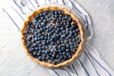 Lezzetli kek, krepteki masada, üstten görünüm