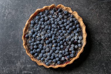 Lezzetli kek, krepteki masada, üstten görünüm