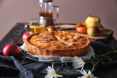 Masada lezzetli elmalı turta ile kabin soğutma