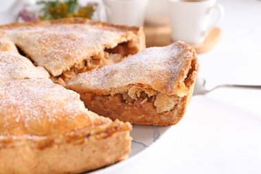 Plaka, closeup lezzetli elmalı turta