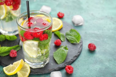 Yeşil tablo taze ahududu Mojito cam