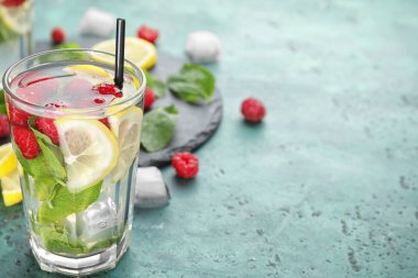 Yeşil tablo taze ahududu Mojito cam