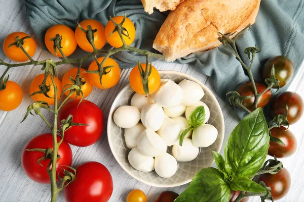 Bowl Mozzarella Cheese Fresh Cherry Tomatoes Table — Stock Photo, Image