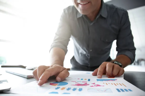 Businessman Working Diagrams Office — Stock Photo, Image