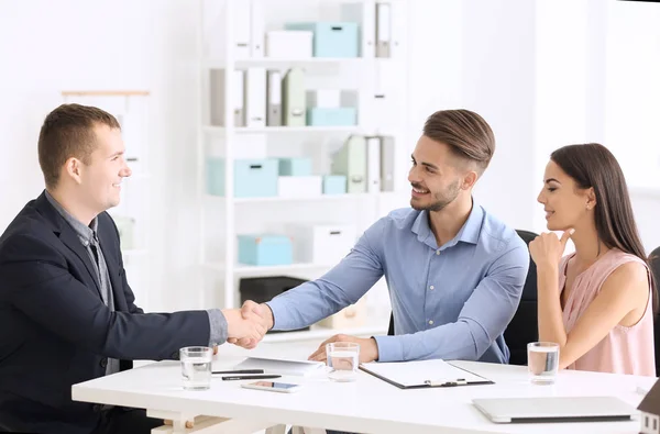 Young Man Shaking Hands Estate Agent Office — Stock Photo, Image