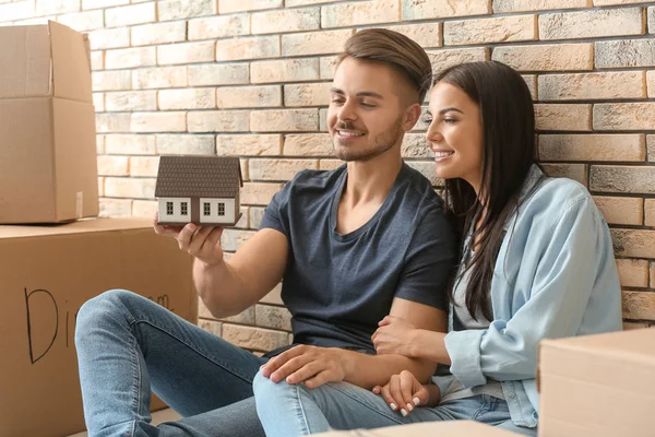 Young Happy Couple House Model Moving Boxes Sitting Floor New — Stock Photo, Image
