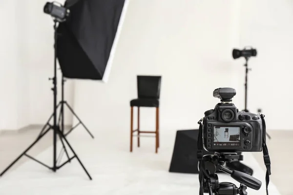 Professional Camera Tripod Photo Studio — Stock Photo, Image