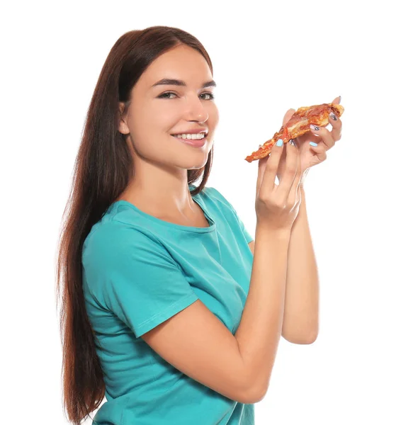 Młoda Kobieta Jedzenie Kromka Pyszną Pizzę Białym Tle — Zdjęcie stockowe