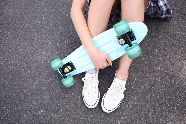 Hipster Girl Skateboard Outdoors — Stock Photo, Image