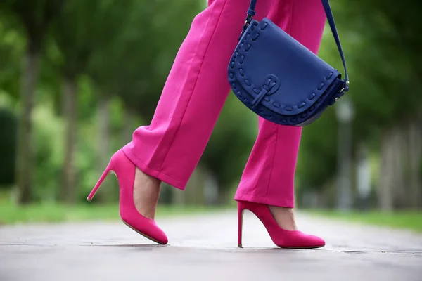 Young Woman Stylish High Heeled Shoes Bag Outdoors — Stock Photo, Image