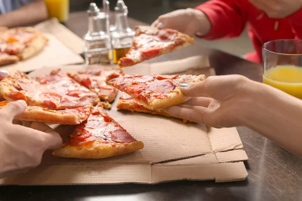 Young People Eating Delicious Pizza Indoors — Stock Photo, Image
