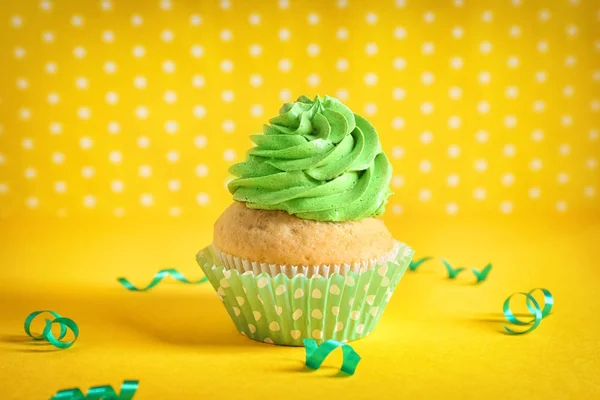 Delicious Birthday Cupcake Color Background — Stock Photo, Image