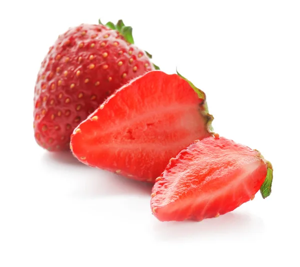 Süße Reife Erdbeeren Auf Weißem Hintergrund — Stockfoto