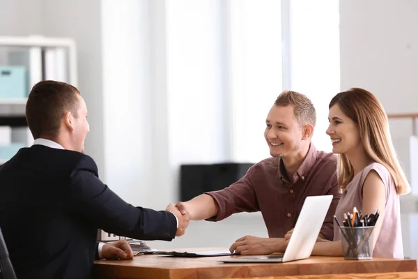 Man Shaking Hands Real Estate Office — Stock Photo, Image