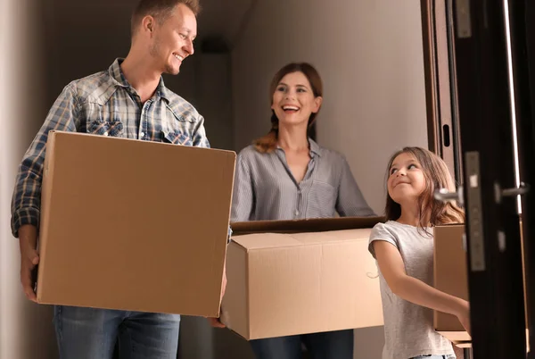 Happy Family Cardboard Boxes Indoors Moving New Apartment — Stock Photo, Image