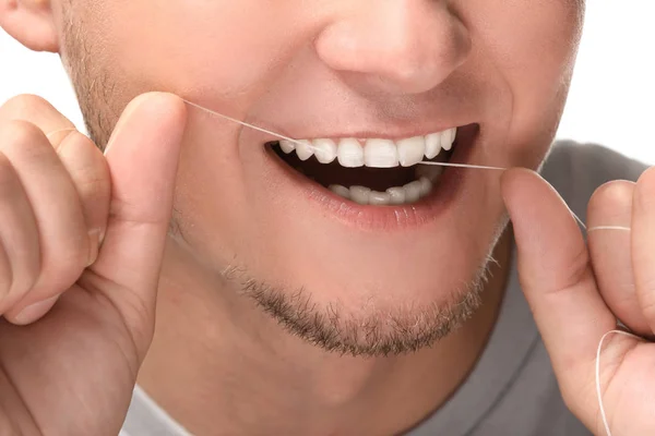 Adam Beyaz Arka Plan Closeup Dişlerinde Diş Ipi — Stok fotoğraf