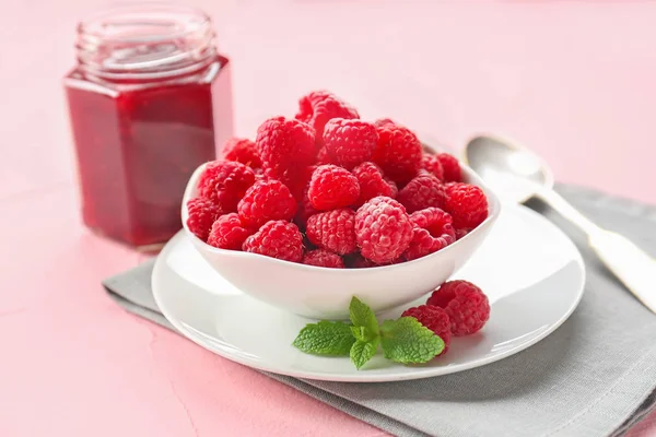 Bowl Ripe Raspberries Jar Tasty Jam Table — Stock Photo, Image
