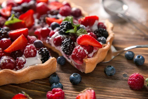 Placinta Delicioasa Fructe Padure Coapte Bucata Lopata Closeup — Fotografie, imagine de stoc