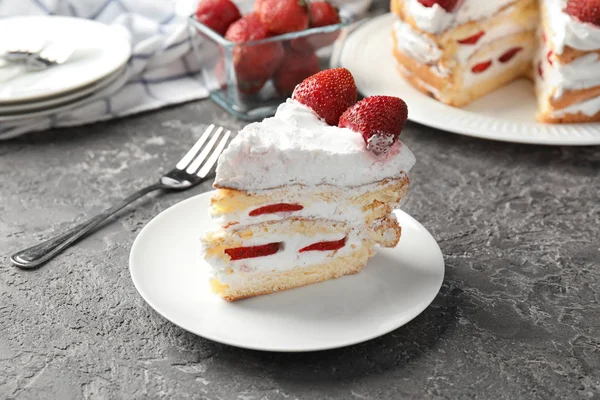 Plate Piece Delicious Strawberry Cake Table — Stock Photo, Image