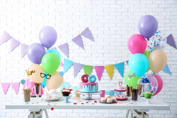 Mesa Com Doces Preparados Para Festa Aniversário — Fotografia de Stock