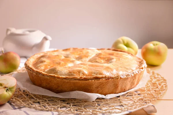 Вкусный Яблочный Пирог Столе — стоковое фото