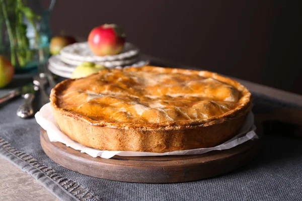 Tablero Con Delicioso Pastel Manzana Mesa — Foto de Stock