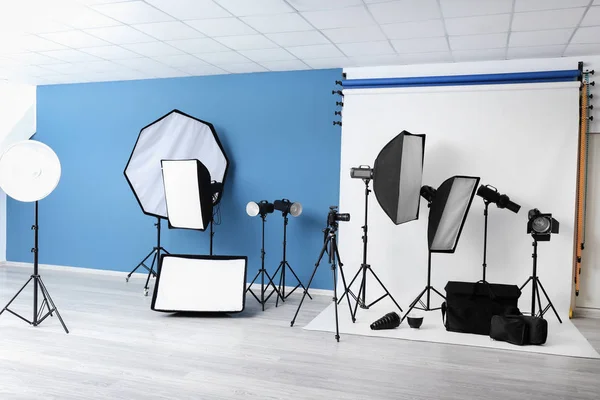 Interior Del Moderno Estudio Fotográfico Con Equipamiento Profesional — Foto de Stock