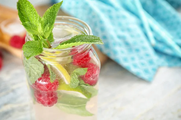 Glass Jar Fresh Raspberry Mojito Table Closeup — Stock Photo, Image