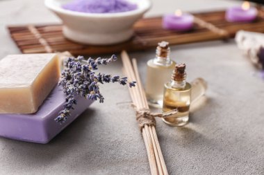 Sabun, lavanta ve uçucu yağ spa tablo için