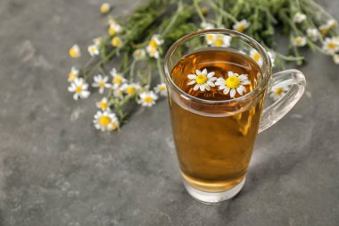 Lezzetli papatya çay tablo