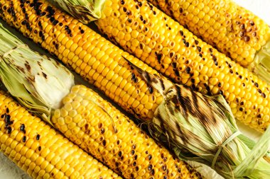 Tablo, closeup lezzetli ızgara mısır koçanı