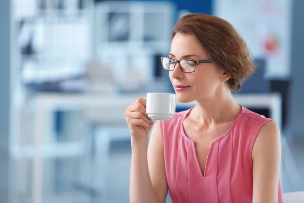 Successful Businesswoman Drinking Coffee Office — Stock Photo, Image