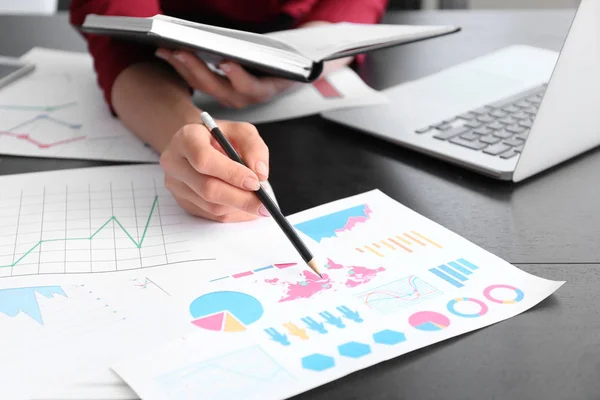 Successful Businesswoman Working Office Closeup — Stock Photo, Image